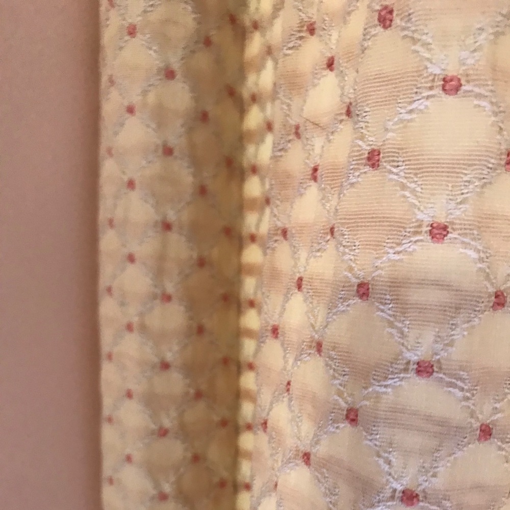 Window curtains - Picture 3 of 9